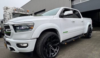 DODGE RAM 1500 5.7L HEMI V8 4X4 401PK *SPORT*WIDE BODY*24 INCH*OPEN UITLAAT*TREINHOORN*LEDBAR*UNIEK* vol