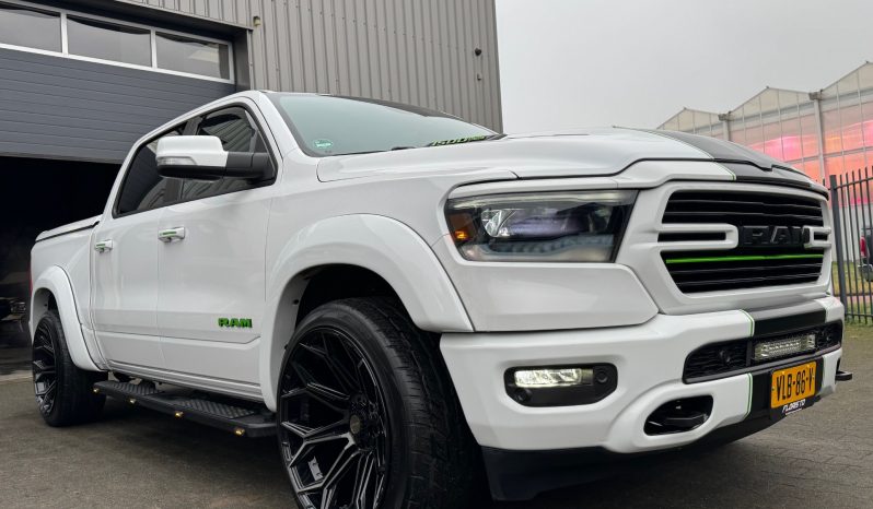 DODGE RAM 1500 5.7L HEMI V8 4X4 401PK *SPORT*WIDE BODY*24 INCH*OPEN UITLAAT*TREINHOORN*LEDBAR*UNIEK* vol