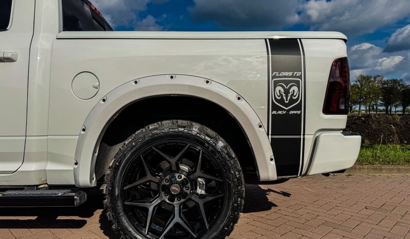 DODGE RAM 1500 5.7L V8 HEMI 4X4 401PK * SPORT * WIDE BODY * CUSTOM MADE FLORIS TD * 22 INCH * VIPER STRIPING * APPLE CARPLAY * WEINIG KM * LIEFHEBBER * LUCHTVERING * EYE CATCHER * vol