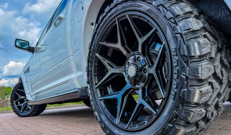 DODGE RAM 1500 5.7L V8 HEMI 4X4 401PK * SPORT * WIDE BODY * CUSTOM MADE FLORIS TD * 22 INCH * VIPER STRIPING * APPLE CARPLAY * WEINIG KM * LIEFHEBBER * LUCHTVERING * EYE CATCHER * vol