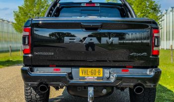 DODGE RAM 1500 5.7L HEMI V8 4X4 401PK * LARAMIE * SPORT * BLACK-OPPS * VERHOOGD * VERBREED * TREINHOORN * OPEN UITLAATSYSTEEM * BOM VOL * RAMBAR * TRX LOOK * vol