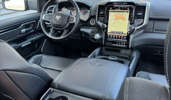 DODGE RAM 1500 5.7L HEMI V8 4X4 401PK * LARAMIE * SPORT * BLACK-OPPS * VERHOOGD * VERBREED * TREINHOORN * OPEN UITLAATSYSTEEM * BOM VOL * RAMBAR * TRX LOOK * vol