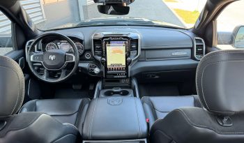 DODGE RAM 1500 5.7L HEMI V8 4X4 401PK * LARAMIE * SPORT * BLACK-OPPS * VERHOOGD * VERBREED * TREINHOORN * OPEN UITLAATSYSTEEM * BOM VOL * RAMBAR * TRX LOOK * vol