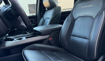 DODGE RAM 1500 5.7L HEMI V8 4X4 401PK * LARAMIE * SPORT * BLACK-OPPS * VERHOOGD * VERBREED * TREINHOORN * OPEN UITLAATSYSTEEM * BOM VOL * RAMBAR * TRX LOOK * vol