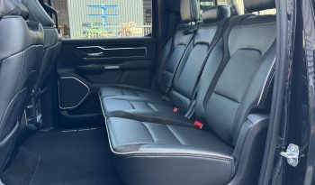 DODGE RAM 1500 5.7L HEMI V8 4X4 401PK * LARAMIE * SPORT * BLACK-OPPS * VERHOOGD * VERBREED * TREINHOORN * OPEN UITLAATSYSTEEM * BOM VOL * RAMBAR * TRX LOOK * vol