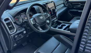DODGE RAM 1500 5.7L HEMI V8 4X4 401PK * LARAMIE * SPORT * BLACK-OPPS * VERHOOGD * VERBREED * TREINHOORN * OPEN UITLAATSYSTEEM * BOM VOL * RAMBAR * TRX LOOK * vol