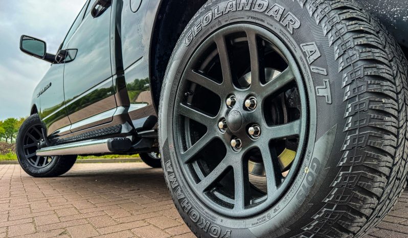 DODGE RAM 1500 5.7L HEMI 4X4 396PK V8 * BLACK EDITION * 6 PERSOONS * 20 INCH SRT-10 SPORTVELGEN * INRUIL AANBIEDING * BETAALBAAR EEN DIKKE PICK-UP RIJDEN * vol