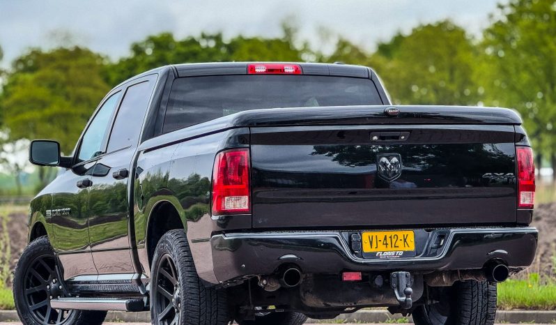 DODGE RAM 1500 5.7L HEMI 4X4 396PK V8 * BLACK EDITION * 6 PERSOONS * 20 INCH SRT-10 SPORTVELGEN * INRUIL AANBIEDING * BETAALBAAR EEN DIKKE PICK-UP RIJDEN * vol