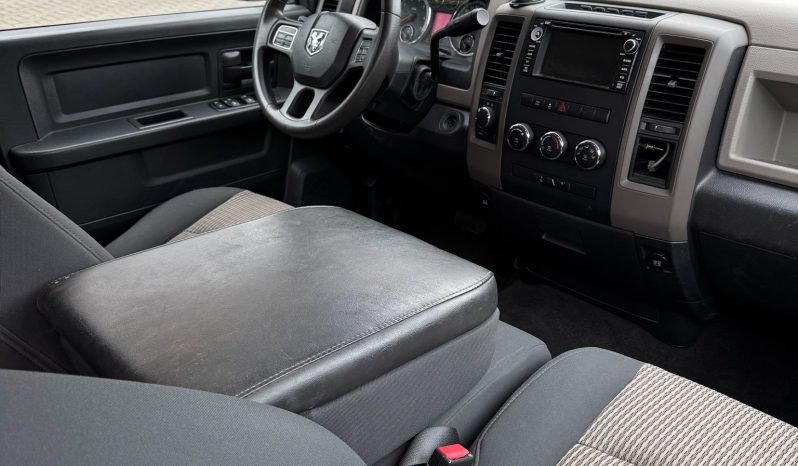 DODGE RAM 1500 5.7L HEMI 4X4 396PK V8 * BLACK EDITION * 6 PERSOONS * 20 INCH SRT-10 SPORTVELGEN * INRUIL AANBIEDING * BETAALBAAR EEN DIKKE PICK-UP RIJDEN * vol
