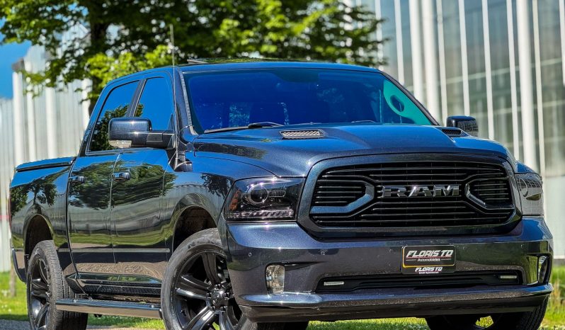 DODGE RAM 1500 5.7L HEMI 4X4 401PK V8 SPORT * FULL OPTION * 20 INCH * SCHUIFKANTELDAK * NIEUW TYPE 2018 * APPLE CARPLAY * CAMELEON VOORRAAM * vol