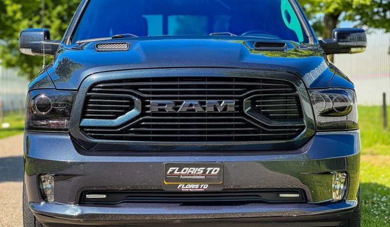 DODGE RAM 1500 5.7L HEMI 4X4 401PK V8 SPORT * FULL OPTION * 20 INCH * SCHUIFKANTELDAK * NIEUW TYPE 2018 * APPLE CARPLAY * CAMELEON VOORRAAM * vol