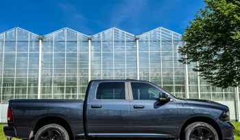 DODGE RAM 1500 5.7L HEMI 4X4 401PK V8 SPORT * FULL OPTION * 20 INCH * SCHUIFKANTELDAK * NIEUW TYPE 2018 * APPLE CARPLAY * CAMELEON VOORRAAM * vol