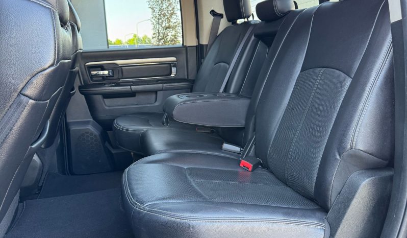 DODGE RAM 1500 5.7L HEMI 4X4 401PK V8 SPORT * FULL OPTION * 20 INCH * SCHUIFKANTELDAK * NIEUW TYPE 2018 * APPLE CARPLAY * CAMELEON VOORRAAM * vol