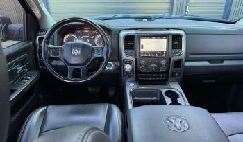 DODGE RAM 1500 5.7L HEMI 4X4 401PK V8 SPORT * FULL OPTION * 20 INCH * SCHUIFKANTELDAK * NIEUW TYPE 2018 * APPLE CARPLAY * CAMELEON VOORRAAM * vol