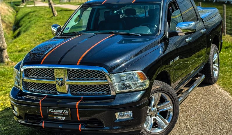 DODGE RAM 1500 5.7L HEMI 4X4 400PK * LARAMIE * MARGE * PARTICULIER GEREDEN * HARLEY DAVIDSON STRIPING * OPEN UITLAATSYSTEEM * FULL OPTION * CONSIGNATIE VERKOOP * YOUNGTIMER * vol