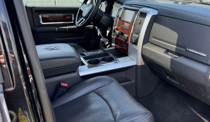DODGE RAM 1500 5.7L HEMI 4X4 400PK * LARAMIE * MARGE * PARTICULIER GEREDEN * HARLEY DAVIDSON STRIPING * OPEN UITLAATSYSTEEM * FULL OPTION * CONSIGNATIE VERKOOP * YOUNGTIMER * vol