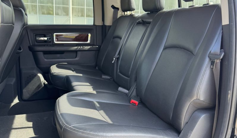 DODGE RAM 1500 5.7L HEMI 4X4 400PK * LARAMIE * MARGE * PARTICULIER GEREDEN * HARLEY DAVIDSON STRIPING * OPEN UITLAATSYSTEEM * FULL OPTION * CONSIGNATIE VERKOOP * YOUNGTIMER * vol