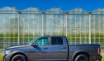 DODGE RAM 1500 5.7L V8 HEMI 4X4 401PK * LARAMIE * FULL OPTION * 322 LITER LPG * LAGE BIJTELLING * 8-TRAPS AUTOMAAT * BOM VOL * 20 INCH XD LICHTMETALEN SPORTVELGEN * vol