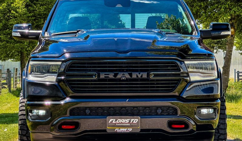 DODGE RAM 1500 5.7L HEMI 4X4 401PK V8 * LARAMIE * SPORT * BLACK-OPPS * BOM VOL * 22 INCH 4 -PLAY NIEUW * WIDE BODY * LPG * WEINIG KM * 360 CAMERA * LANE ASSIST * ADAPTIEVE CRUISE CONTROLE * vol