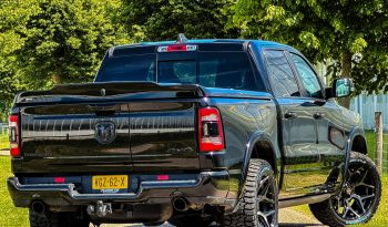DODGE RAM 1500 5.7L HEMI 4X4 401PK V8 * LARAMIE * SPORT * BLACK-OPPS * BOM VOL * 22 INCH 4 -PLAY NIEUW * WIDE BODY * LPG * WEINIG KM * 360 CAMERA * LANE ASSIST * ADAPTIEVE CRUISE CONTROLE * vol