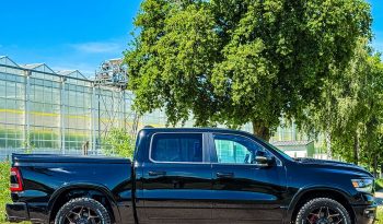 DODGE RAM 1500 5.7L HEMI 4X4 401PK V8 * LARAMIE * SPORT * BLACK-OPPS * BOM VOL * 22 INCH 4 -PLAY NIEUW * WIDE BODY * LPG * WEINIG KM * 360 CAMERA * LANE ASSIST * ADAPTIEVE CRUISE CONTROLE * vol