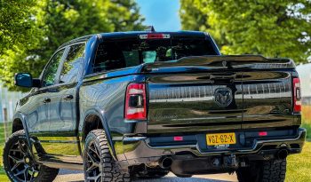 DODGE RAM 1500 5.7L HEMI 4X4 401PK V8 * LARAMIE * SPORT * BLACK-OPPS * BOM VOL * 22 INCH 4 -PLAY NIEUW * WIDE BODY * LPG * WEINIG KM * 360 CAMERA * LANE ASSIST * ADAPTIEVE CRUISE CONTROLE * vol