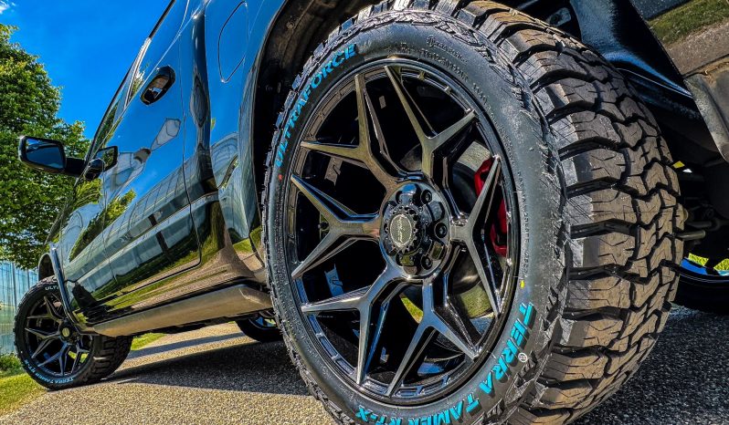 DODGE RAM 1500 5.7L HEMI 4X4 401PK V8 * LARAMIE * SPORT * BLACK-OPPS * BOM VOL * 22 INCH 4 -PLAY NIEUW * WIDE BODY * LPG * WEINIG KM * 360 CAMERA * LANE ASSIST * ADAPTIEVE CRUISE CONTROLE * vol