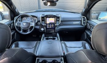 DODGE RAM 1500 5.7L HEMI 4X4 401PK V8 * LARAMIE * SPORT * BLACK-OPPS * BOM VOL * 22 INCH 4 -PLAY NIEUW * WIDE BODY * LPG * WEINIG KM * 360 CAMERA * LANE ASSIST * ADAPTIEVE CRUISE CONTROLE * vol
