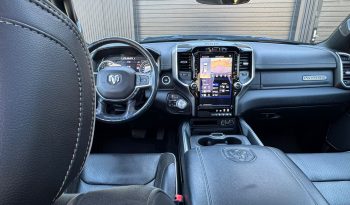 DODGE RAM 1500 5.7L HEMI 4X4 401PK V8 * LARAMIE * SPORT * BLACK-OPPS * BOM VOL * 22 INCH 4 -PLAY NIEUW * WIDE BODY * LPG * WEINIG KM * 360 CAMERA * LANE ASSIST * ADAPTIEVE CRUISE CONTROLE * vol