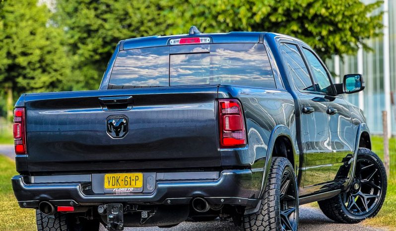 DODGE RAM 1500 5.7L V8 HEMI 4X4*LIMITED EDITION*BOM VOL OPTIES*PRACHTIGE KLEUR MAXIMUM STEEL METALLIC*22 INCH 4-PLAY SPORTVELGEN*LUCHTVERING*OPEN UITLAATSYSTEEM*PRINS LPG* vol
