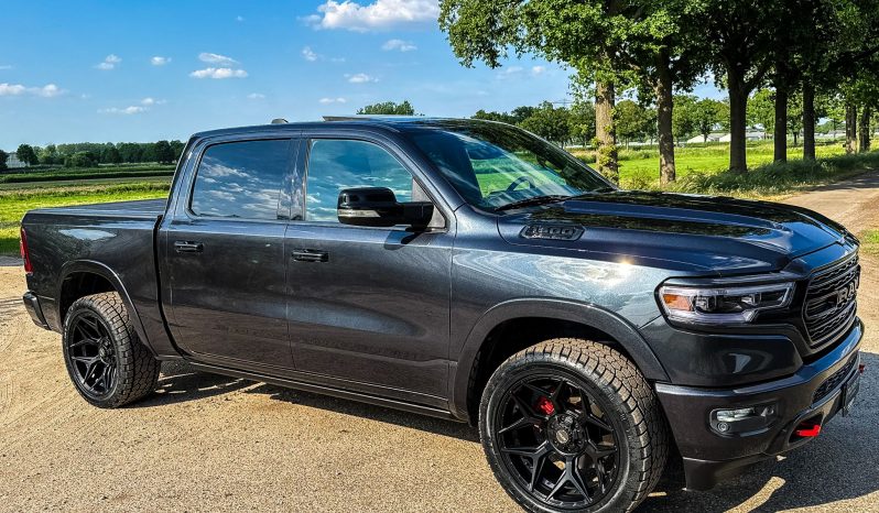 DODGE RAM 1500 5.7L V8 HEMI 4X4*LIMITED EDITION*BOM VOL OPTIES*PRACHTIGE KLEUR MAXIMUM STEEL METALLIC*22 INCH 4-PLAY SPORTVELGEN*LUCHTVERING*OPEN UITLAATSYSTEEM*PRINS LPG* vol