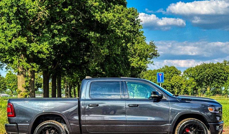 DODGE RAM 1500 5.7L V8 HEMI 4X4*LIMITED EDITION*BOM VOL OPTIES*PRACHTIGE KLEUR MAXIMUM STEEL METALLIC*22 INCH 4-PLAY SPORTVELGEN*LUCHTVERING*OPEN UITLAATSYSTEEM*PRINS LPG* vol