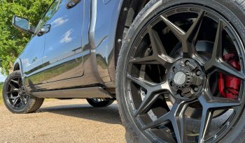 DODGE RAM 1500 5.7L V8 HEMI 4X4*LIMITED EDITION*BOM VOL OPTIES*PRACHTIGE KLEUR MAXIMUM STEEL METALLIC*22 INCH 4-PLAY SPORTVELGEN*LUCHTVERING*OPEN UITLAATSYSTEEM*PRINS LPG* vol