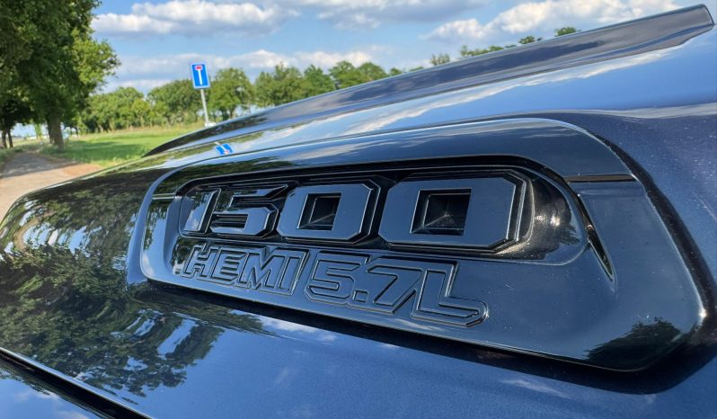 DODGE RAM 1500 5.7L V8 HEMI 4X4*LIMITED EDITION*BOM VOL OPTIES*PRACHTIGE KLEUR MAXIMUM STEEL METALLIC*22 INCH 4-PLAY SPORTVELGEN*LUCHTVERING*OPEN UITLAATSYSTEEM*PRINS LPG* vol