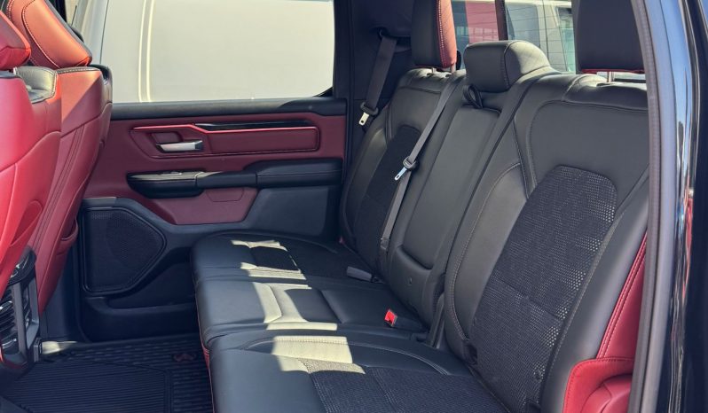 DODGE RAM 1500 5.7L HEMI 4X4 401PK V8 * REBEL * 20 INCH FUEL BREEDSET * PANORAMADAK * LAGE BIJTELLING * UNIEK * WEINIG KM * EXTREEM NETTE CONDITIE * vol