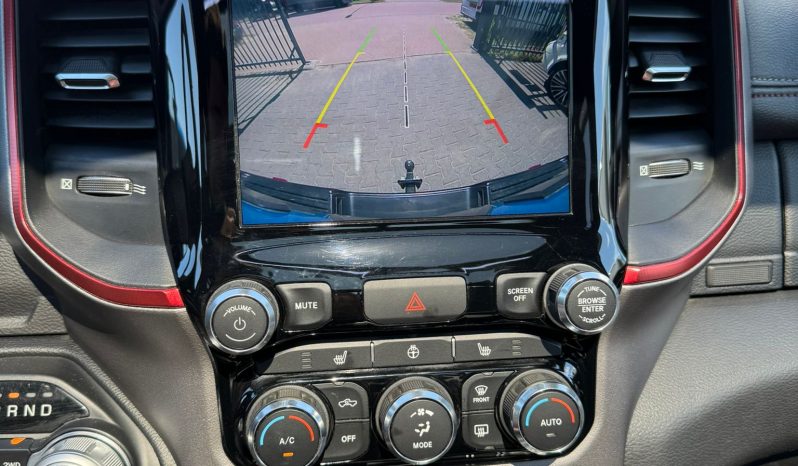 DODGE RAM 1500 5.7L HEMI 4X4 401PK V8 * REBEL * 20 INCH FUEL BREEDSET * PANORAMADAK * LAGE BIJTELLING * UNIEK * WEINIG KM * EXTREEM NETTE CONDITIE * vol