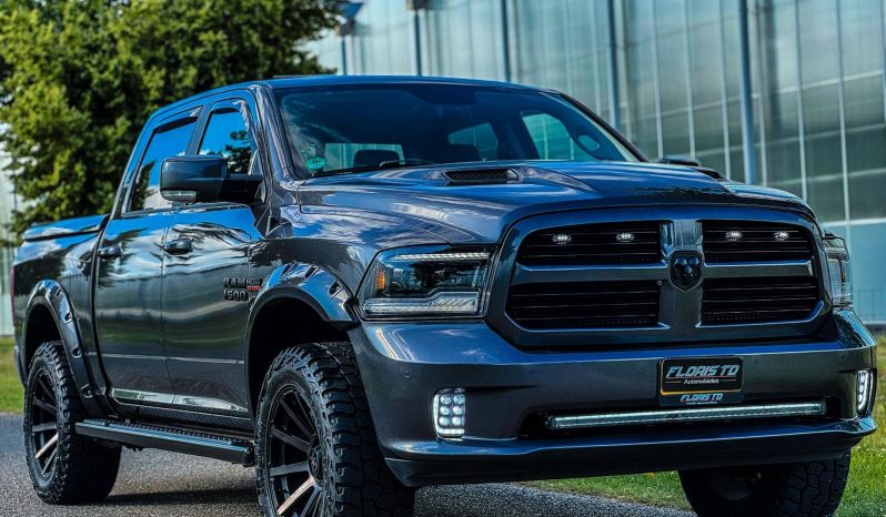 DODGE RAM 1500 5.7L V8 HEMI 4X4 425PK * SPORT * WIDE BODY * LAGE BIJTELLING * UNIEK * 20 INCH MICKEY THOMPSON BAJA BOSS * VERHOOGD * VERBREED * LIEFHEBBER * MORIMOTTO KOPLAMPEN * vol