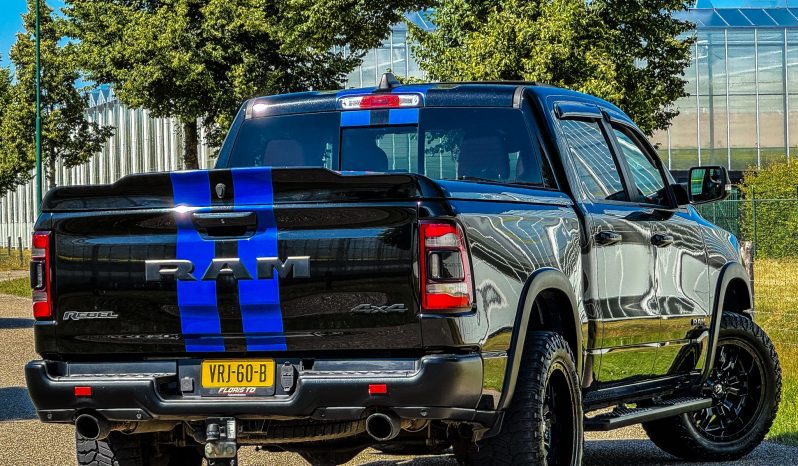 DODGE RAM 1500 5.7L HEMI 4X4 401PK V8 * REBEL * 20 INCH FUEL BREEDSET * PANORAMADAK * LAGE BIJTELLING * UNIEK * WEINIG KM * EXTREEM NETTE CONDITIE * vol