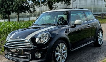 MINI COOPER 1.6L LIMITED * FULL OPTION * 2E EIGENAAR * EXTREEM NETJES * 17 INCH LICHTMETALEN SPORTVELGEN * XENON * LEDER * DOOR INRUIL VERKREGEN * vol