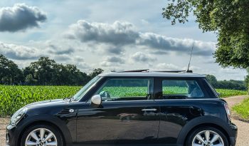 MINI COOPER 1.6L LIMITED * FULL OPTION * 2E EIGENAAR * EXTREEM NETJES * 17 INCH LICHTMETALEN SPORTVELGEN * XENON * LEDER * DOOR INRUIL VERKREGEN * vol