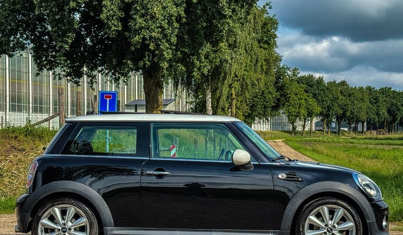MINI COOPER 1.6L LIMITED * FULL OPTION * 2E EIGENAAR * EXTREEM NETJES * 17 INCH LICHTMETALEN SPORTVELGEN * XENON * LEDER * DOOR INRUIL VERKREGEN * vol