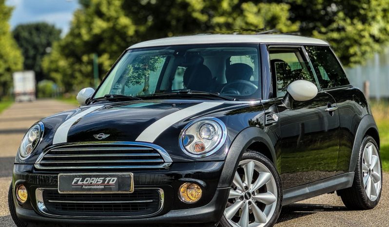 MINI COOPER 1.6L LIMITED * FULL OPTION * 2E EIGENAAR * EXTREEM NETJES * 17 INCH LICHTMETALEN SPORTVELGEN * XENON * LEDER * DOOR INRUIL VERKREGEN * vol