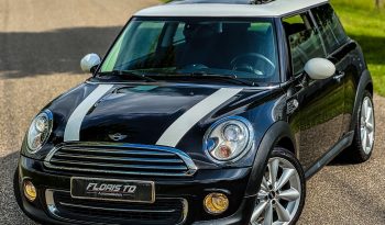 MINI COOPER 1.6L LIMITED * FULL OPTION * 2E EIGENAAR * EXTREEM NETJES * 17 INCH LICHTMETALEN SPORTVELGEN * XENON * LEDER * DOOR INRUIL VERKREGEN * vol