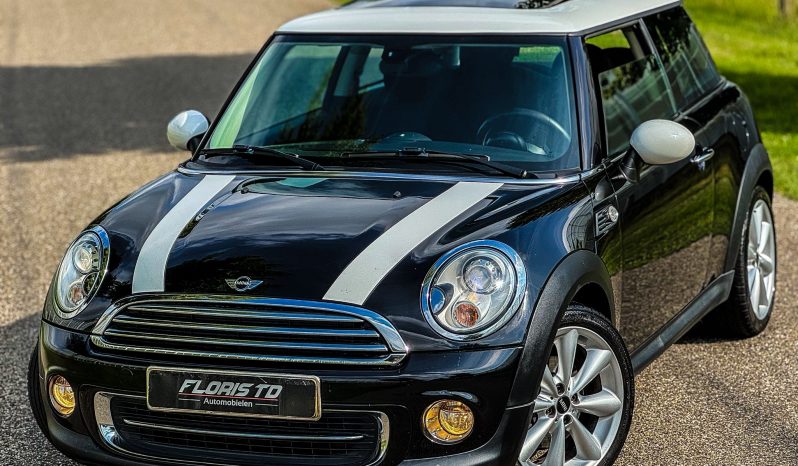 MINI COOPER 1.6L LIMITED * FULL OPTION * 2E EIGENAAR * EXTREEM NETJES * 17 INCH LICHTMETALEN SPORTVELGEN * XENON * LEDER * DOOR INRUIL VERKREGEN * vol