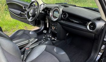 MINI COOPER 1.6L LIMITED * FULL OPTION * 2E EIGENAAR * EXTREEM NETJES * 17 INCH LICHTMETALEN SPORTVELGEN * XENON * LEDER * DOOR INRUIL VERKREGEN * vol