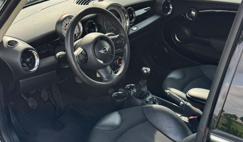 MINI COOPER 1.6L LIMITED * FULL OPTION * 2E EIGENAAR * EXTREEM NETJES * 17 INCH LICHTMETALEN SPORTVELGEN * XENON * LEDER * DOOR INRUIL VERKREGEN * vol