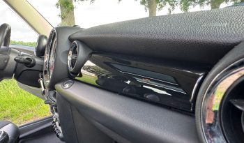 MINI COOPER 1.6L LIMITED * FULL OPTION * 2E EIGENAAR * EXTREEM NETJES * 17 INCH LICHTMETALEN SPORTVELGEN * XENON * LEDER * DOOR INRUIL VERKREGEN * vol