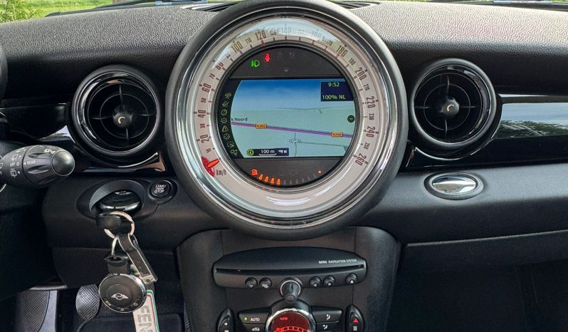 MINI COOPER 1.6L LIMITED * FULL OPTION * 2E EIGENAAR * EXTREEM NETJES * 17 INCH LICHTMETALEN SPORTVELGEN * XENON * LEDER * DOOR INRUIL VERKREGEN * vol