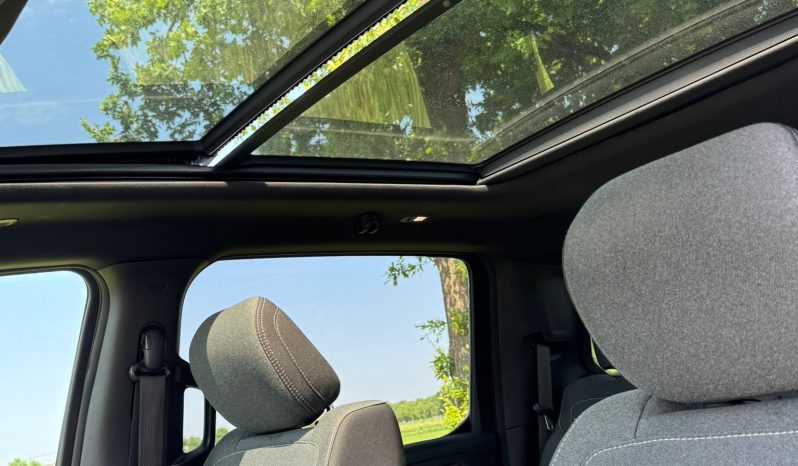 DODGE RAM 1500 5.7L HEMI V8 4X4 401 PK * BLACK-OPPS * 22 INCH * CREW CAB * 180 LITER LPG * OPEN UITLAATSYSTEEM * PANORAMADAK * 3500 KG TREKGEWICHT * 1E EIGENAAR * vol