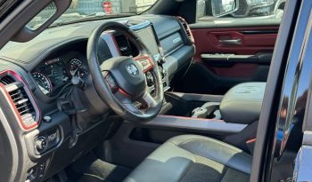 DODGE RAM 1500 5.7L HEMI 4X4 401PK V8 * REBEL * 20 INCH FUEL BREEDSET * PANORAMADAK * LAGE BIJTELLING * UNIEK * WEINIG KM * EXTREEM NETTE CONDITIE * vol